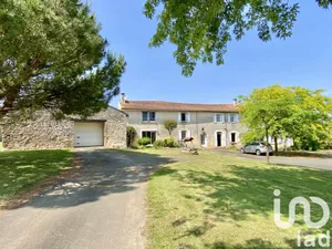 House at Cezais (85410)
