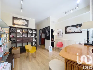 Building at Fontainebleau (77300)