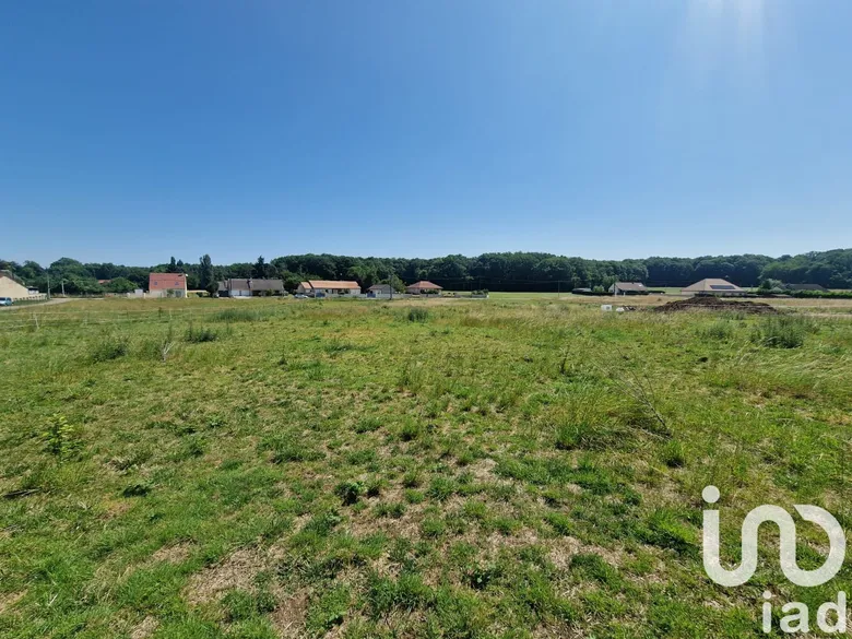 Terrain à bâtir à Saint-Sérotin (89140) · 129 900 €