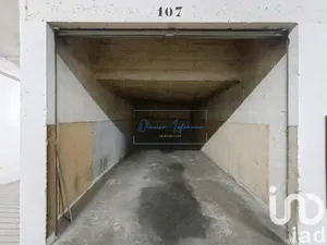 Parking à Paris (75017)