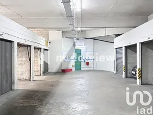 Parking à Paris (75017)
