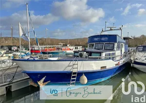 Barge at Verneuil-sur-Seine (78480)