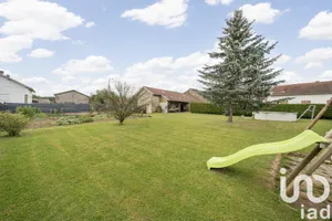 House at Escles (88260)