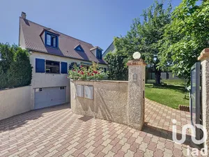 House at Achères (78260)