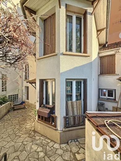 Building at Villiers-sur-Marne (94350)