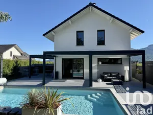 Maison traditionnelle à Saint-Pierre-en-Faucigny (74800)