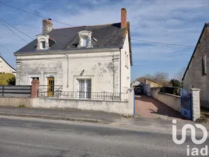 House at Vernantes (49390)