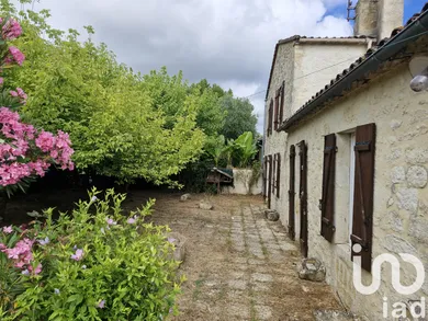 Village house at Saint-Vivien (24230)