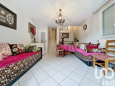 Townhouse at Mantes-la-Ville (78711)