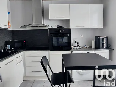 Building at Saint-Martin-sur-le-Pré (51520)