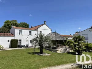 Mansion at Ciré-d'Aunis (17290)