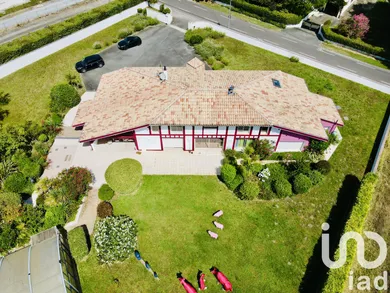 Architectural house at Saubion (40230)