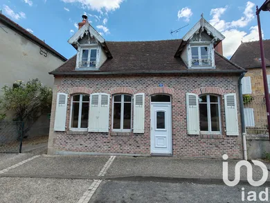 House at Neuilly-le-Réal (03340)