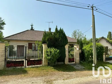 Pavillon à Les loges margueron (10210)