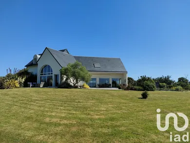 Maison d'architecte à Saint-Aubin-des-Préaux (50380)