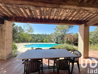 Maison à Roquebrune-sur-Argens (83520)