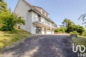 House at Vernon (27200)