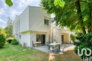 Architectural house at Bures-sur-Yvette (91440)