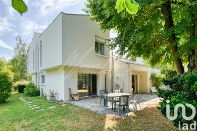 Architectural house at Bures-sur-Yvette (91440)