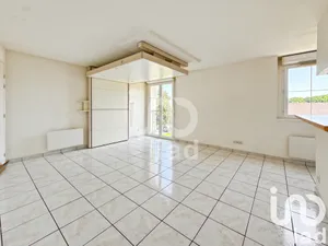 Apartment at Coubron (93470)