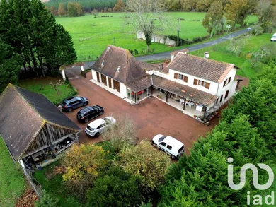 Maison de village à servanches (24410)