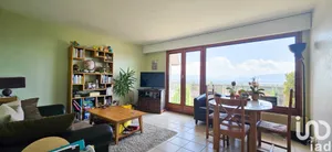Apartment at Sergy (01630)