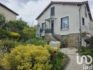 Traditional house at Coubron (93470)