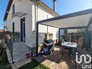 Traditional house at Coubron (93470)