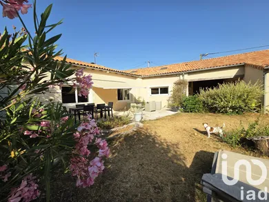 Maison d'architecte à Neuville-de-Poitou (86170)