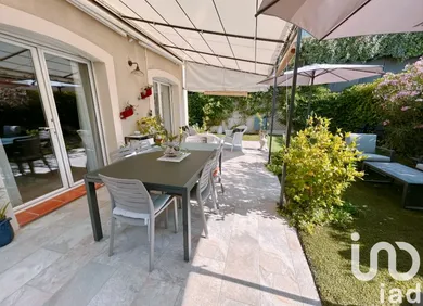 Traditional house at Coudoux (13111)