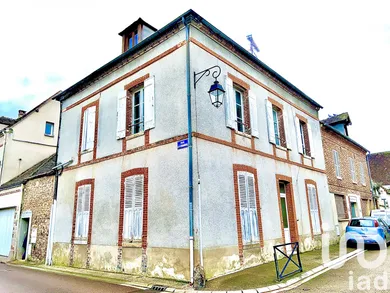 Immeuble à Villeneuve-sur-Yonne (89500)
