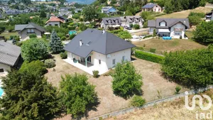 Maison d'architecte à Saint-Jeoire-Prieuré (73190)
