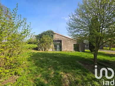 House in Montréverd (85260)