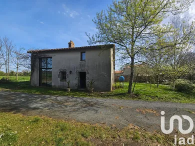 House in Montréverd (85260)