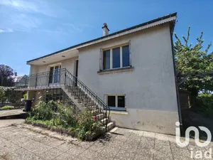 House at Rochecorbon (37210)