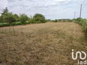 Land at Saint-Rémy (79410)