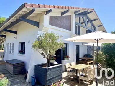 Maison à Saint-Julien-en-Born (40170)