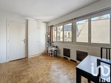 Apartment in Paris (75016)
