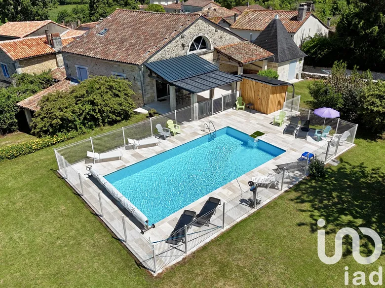 Maison 19 pièces 360 m² · à Charras · 360 m² · 624 000 €