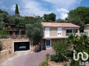 Maison traditionnelle à Bagnols-en-Forêt (83600)