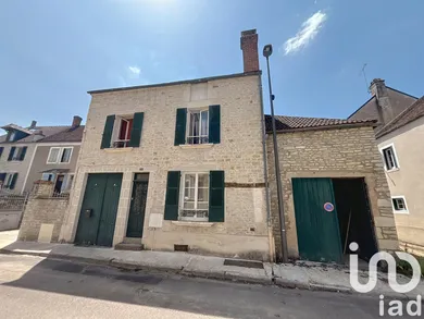 Village house at Arcy-sur-Cure (89270)