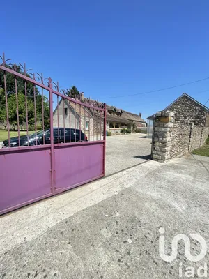 House at Saint-Valérien (89150)