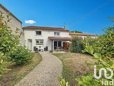 House at Luxé (16230)