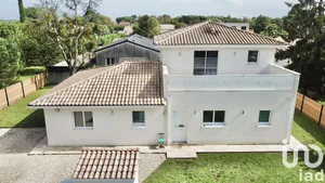 Maison d'architecte à Saint-Loubès (33450)