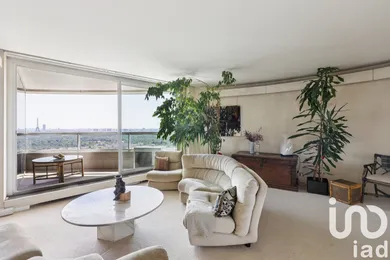 Apartment in Puteaux (92800)