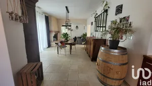 Maison traditionnelle à Les Églisottes-et-Chalaures (33230)