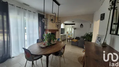 Maison traditionnelle à Les Églisottes-et-Chalaures (33230)