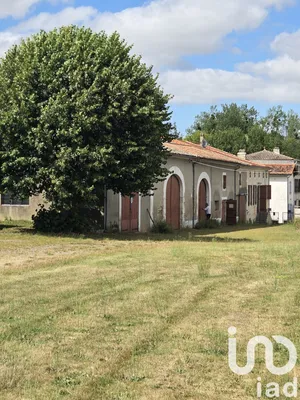 Barn at Mosnac (17240)