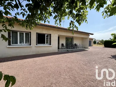 House at Les Billaux (33500)