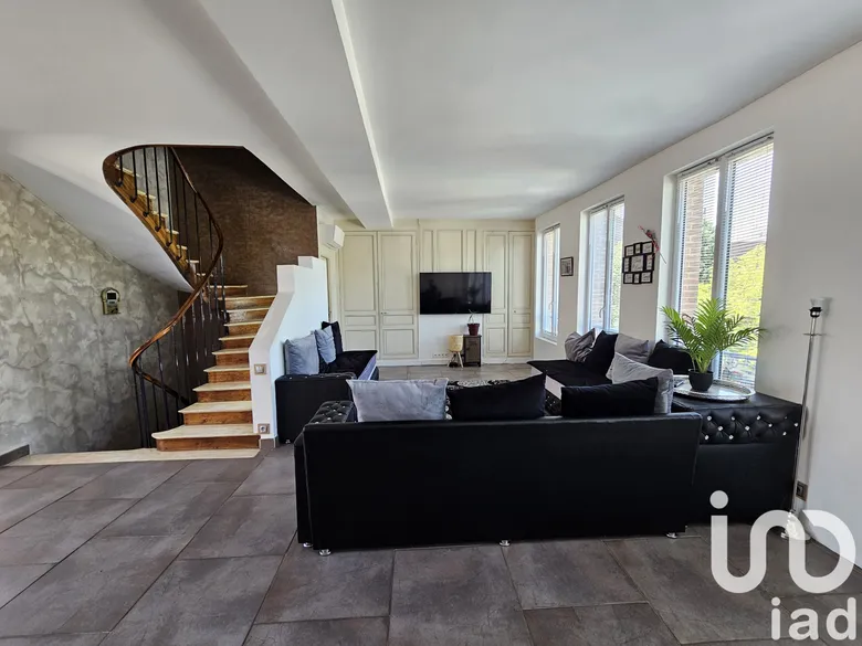 Maison 11 pièces 259 m² · à Villeneuve-l'Archevêque · 259 m² · 179 500 €